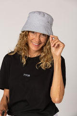 gorro gris